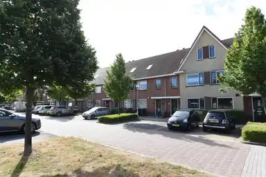 135m2 house zur Miete für 2495€/Monat in Saffierlaan 96, Rhoon