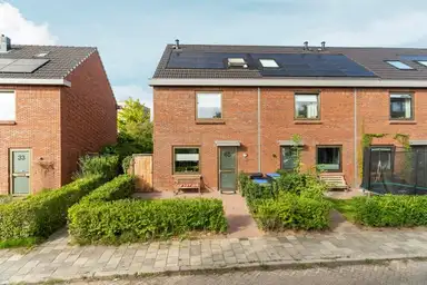136m2 house te huur voor 2800€/maand in Kastanjelaan, Weesp
