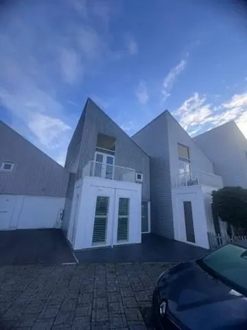 160m2 house à louer pour 3750€/mois à Kopvoornvijver 12, The Hague