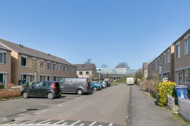 128m2 house to rent for 1385€/month in Goudenregenstraat 18, Almere