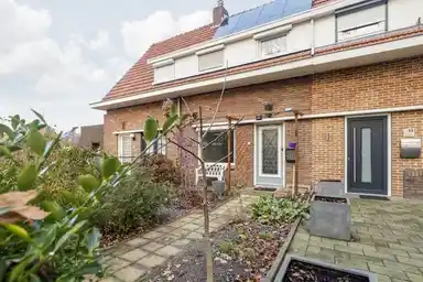 80m2 house to rent for 1050€/month in Esdoornstraat 11, Geleen