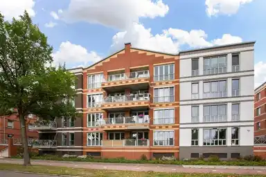 100m2 apartment to rent for 1925€/month in Westerkwartier 65, Nieuw-Vennep