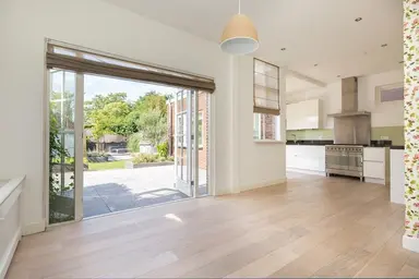 176m2 house to rent for 4000€/month in Koningin Julianaweg 3, Leidschendam