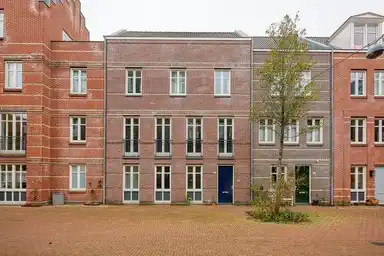145m2 house to rent for 2150€/month in Adriaan Vlackstraat 2, The Hague