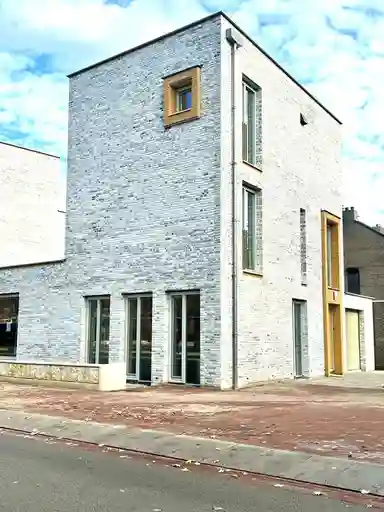 150m2 house to rent for 3250€/month in Schepen Roosenstraat, Maastricht