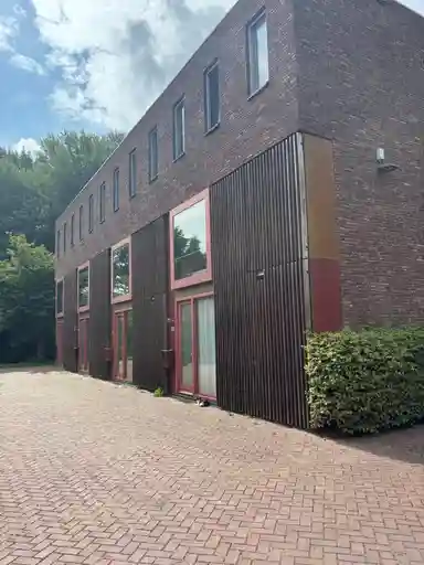 95m2 house à louer pour 1950€/mois à Zonnebaarsstraat 14, Hoogvliet