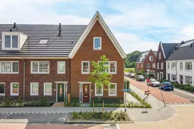 170m2 house to rent for 3850€/month in Waalstraat 111, Almere