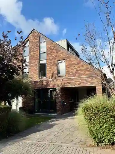 150m2 house à louer pour 8500€/mois à Het Wagenwiel 7, Arnhem