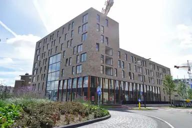 171m2 house à louer pour 2200€/mois à Curaçaostraat, Leiden