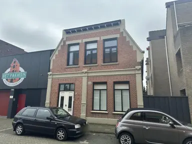 162m2 apartment à louer pour 1600€/mois à Wilhelminastraat 26, Enschede