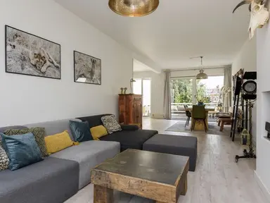 157μ² apartment προς ενοικίαση για 2950€/μήνα σε Rozenburgstraat 18, The Hague