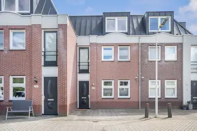 135m2 house to rent for 2955€/month in Zuiddijk 176c, Zaandam