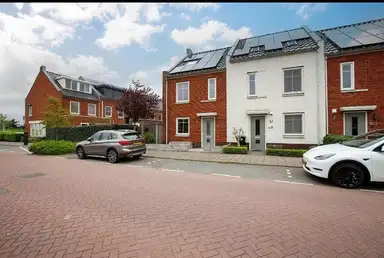 150μ² house προς ενοικίαση για 2650€/μήνα σε Van Oranje-Nassaulaan 1, Zevenhuizen