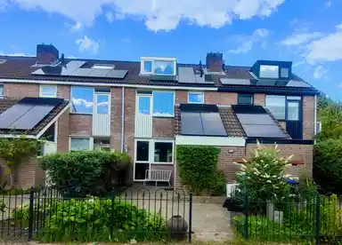114m2 house à louer pour 2450€/mois à Achter de Kerken 5, Abcoude