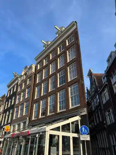 80m2 apartment to rent for 2500€/month in Nieuwezijds Voorburgwal 57B, Amsterdam