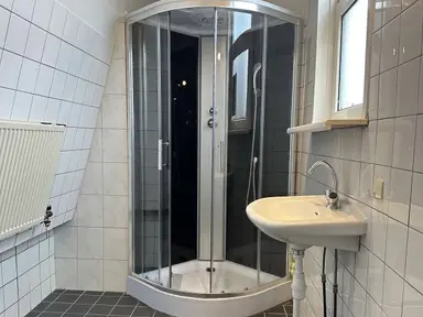 117m2 apartment to rent for 1900€/month in Mathenesserweg, Rotterdam