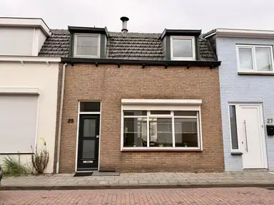 113m2 house à louer pour 1335€/mois à Schulpenpad, Sas van Gent