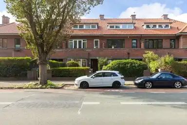 211m2 apartment to rent for 4975€/month in Doorniksestraat, The Hague
