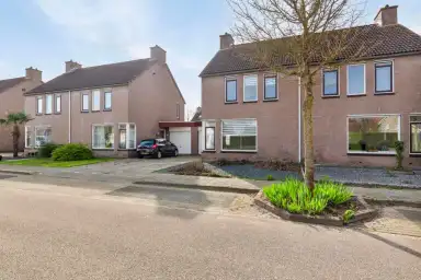 133m2 house to rent for 1400€/month in Martinus Nijhofflaan, Kloetinge