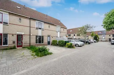 101m2 house to rent for 2550€/month in Rhônestraat 138, Lelystad