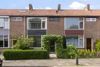 106m2 house to rent for 2150€/month in A.J. van Reststraat, Poeldijk