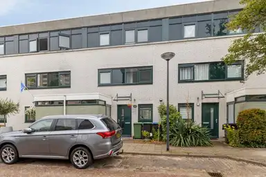 145m2 house à louer pour 2950€/mois à Harmen Doumastraat, Leiden