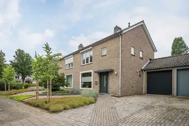 100μ² house προς ενοικίαση για 1395€/μήνα σε Burgemeester Arnoldtsstraat 11, Sittard