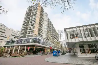 108m2 apartment à louer pour 1925€/mois à Kruiskade, Rotterdam