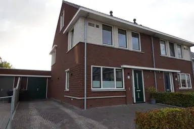 195m2 house te huur voor 1850€/maand in Fivelstraat 18, Loppersum