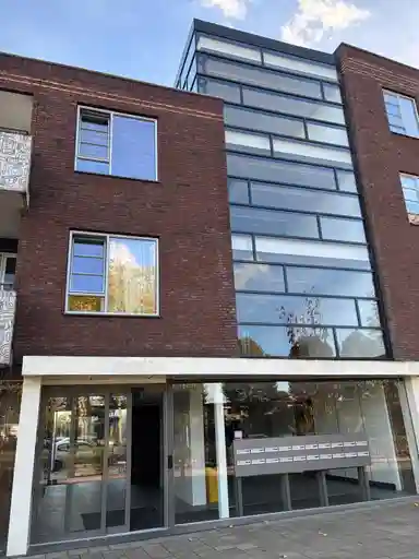 m2 apartment te huur voor 699.24€/maand in Bernhardstraat 1a, Strijen