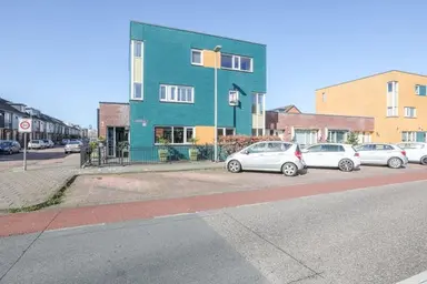 154m2 house à louer pour 2800€/mois à Amazonelaan, Purmerend