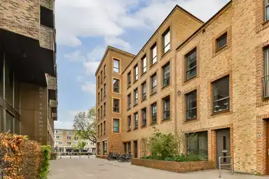 110m2 house à louer pour 2250€/mois à Meimorgenstraat 1, Amsterdam