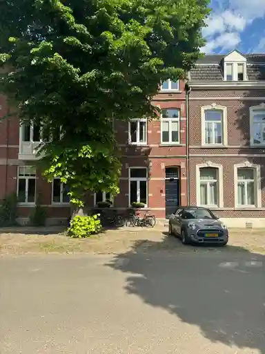 219m2 house in affitto per 2950€/mese a Graaf van Waldeckstraat, Maastricht