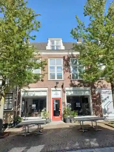 175m2 house te huur voor 3000€/maand in Markt 7, Leerdam