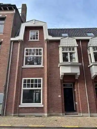 220m2 house to rent for 2950€/month in Honigmannstraat, Heerlen