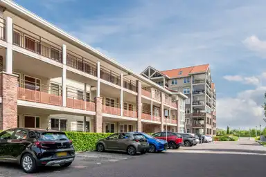 100m2 apartment to rent for 1333.48€/month in Amazonestroom 260, Zoetermeer