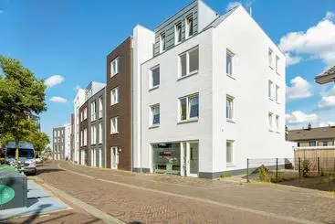 74m2 apartment à louer pour 1695€/mois à Dorpsstraat 88, Nootdorp