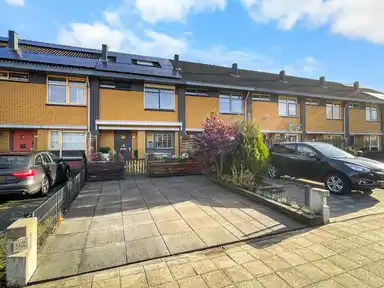 114m2 house zur Miete für 2295€/Monat in François Valentijnstraat 92, Almere