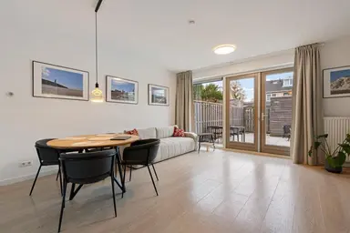 124m2 house to rent for 2590€/month in Elemastraat, Nieuw-Vennep