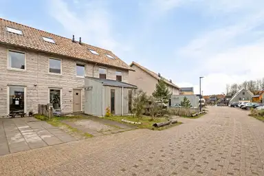 135m2 house to rent for 2600€/month in Duinbeekstraat 14, Almere