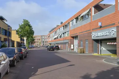 100m2 apartment to rent for 1975€/month in Zenderstraat, Hilversum