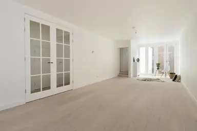 173m2 apartment to rent for 2395€/month in Daguerrestraat, The Hague