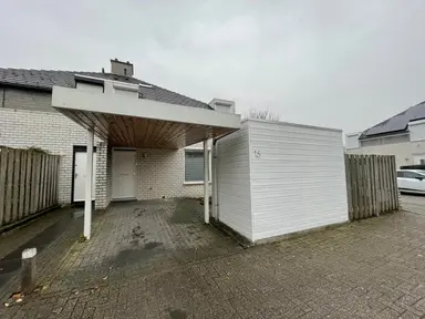 77m2 house à louer pour 1185€/mois à Lunariabeemd, Maastricht
