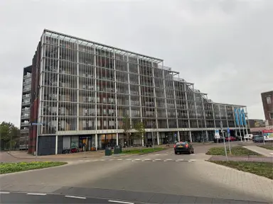 104m2 apartment to rent for 1082€/month in De Regentesse 137, Huizen