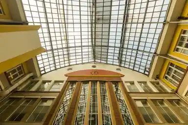 216m2 apartment à louer pour 2842€/mois à Westzeedijk 503B, Rotterdam