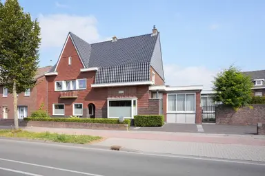 300m2 house to rent for 2990€/month in Rijksweg 63, Margraten