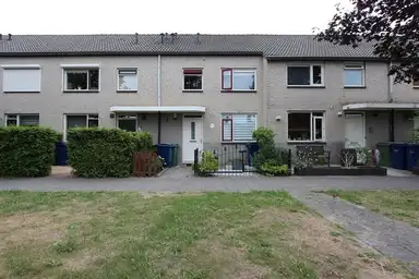 107m2 house to rent for 1995€/month in Helena Kuipers-Rietbergstraat, Almere