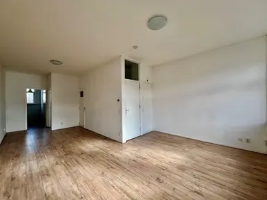 102m2 apartment à louer pour 1195€/mois à Strevelsweg, Rotterdam