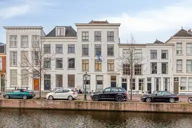 95m2 apartment te huur voor 1895€/maand in Rapenburg 81B, Leiden