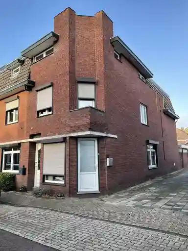100m2 house à louer pour 1100€/mois à Posthuisstraat 16A, Tegelen